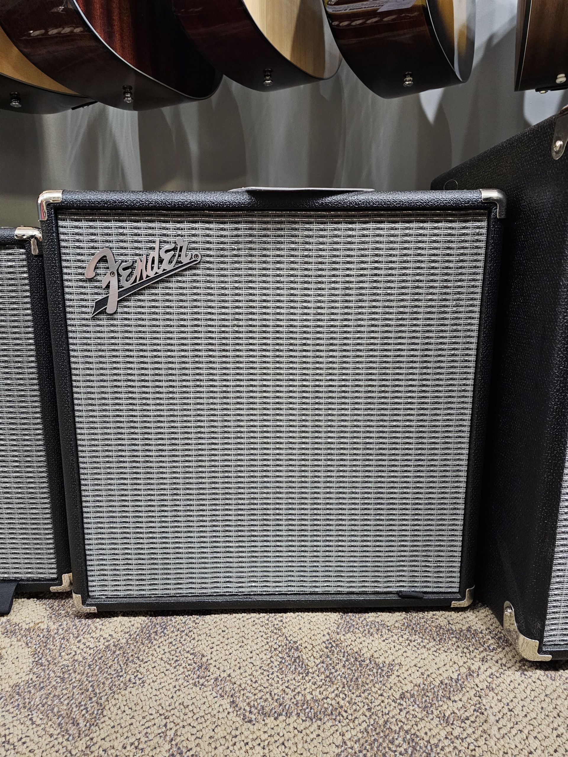 Fender Rumble 100 (V3) - Black/Silver Bass combo amp