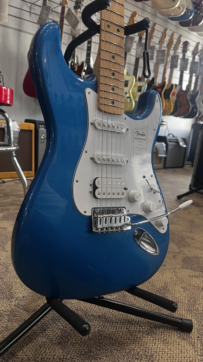 Fender Standard Stratocaster ® - Image 17