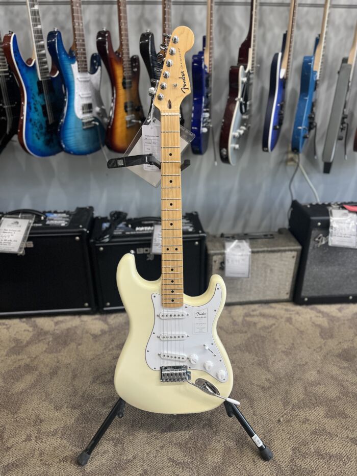 Fender Standard Stratocaster ®
