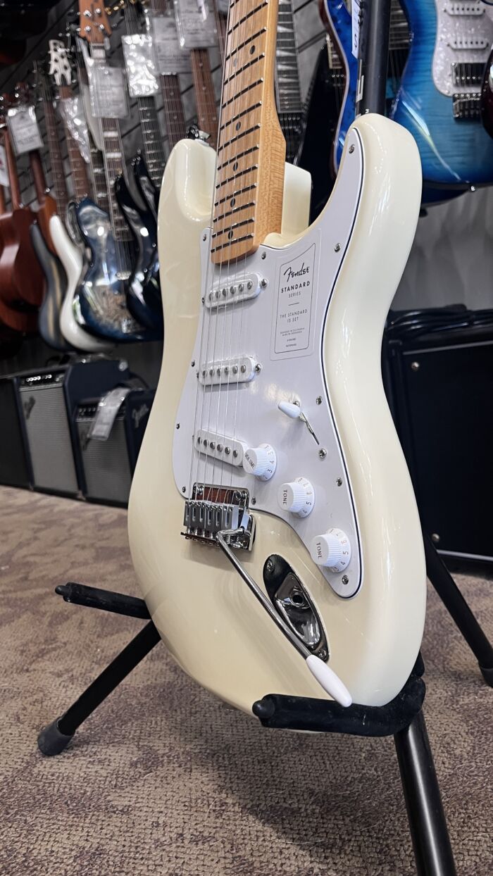 Fender Standard Stratocaster ® - Image 3