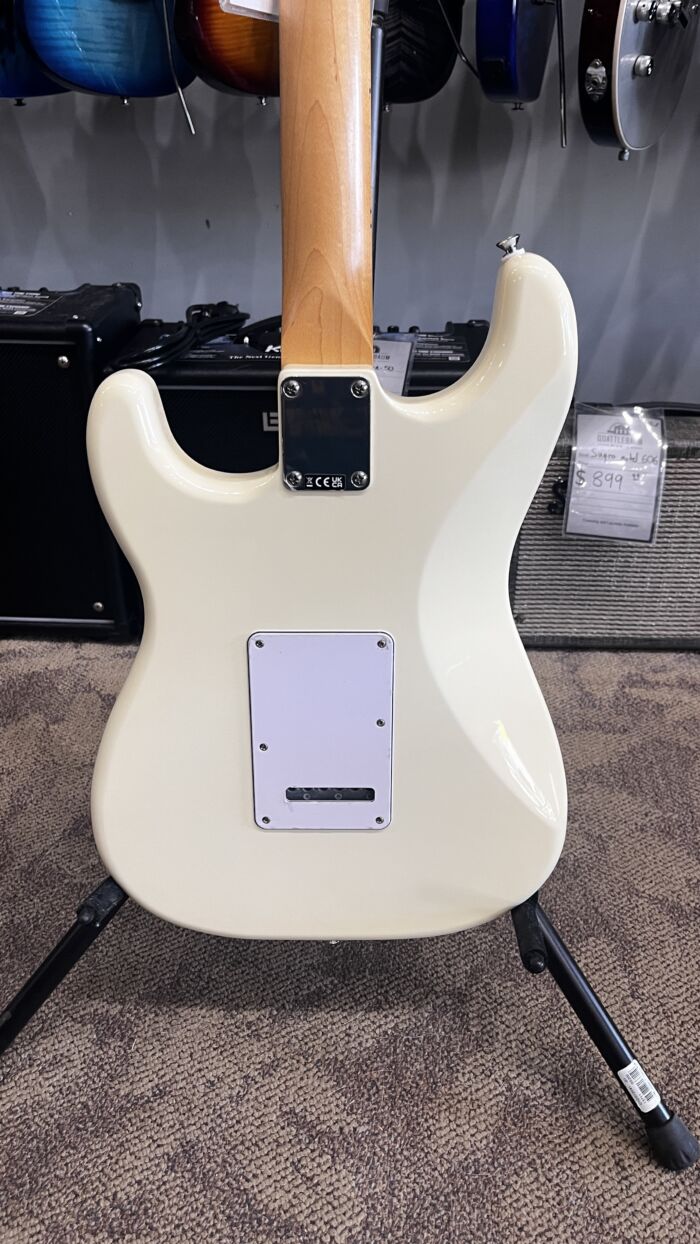 Fender Standard Stratocaster ® - Image 6