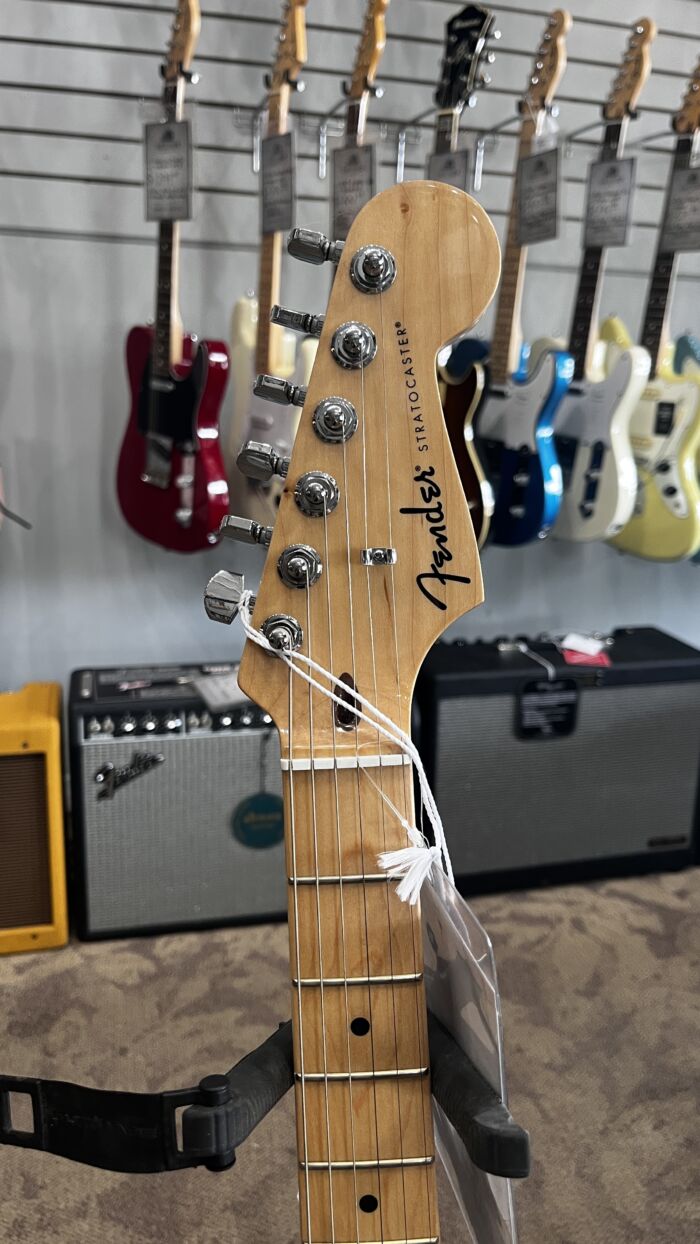 Fender Standard Stratocaster ® - Image 14