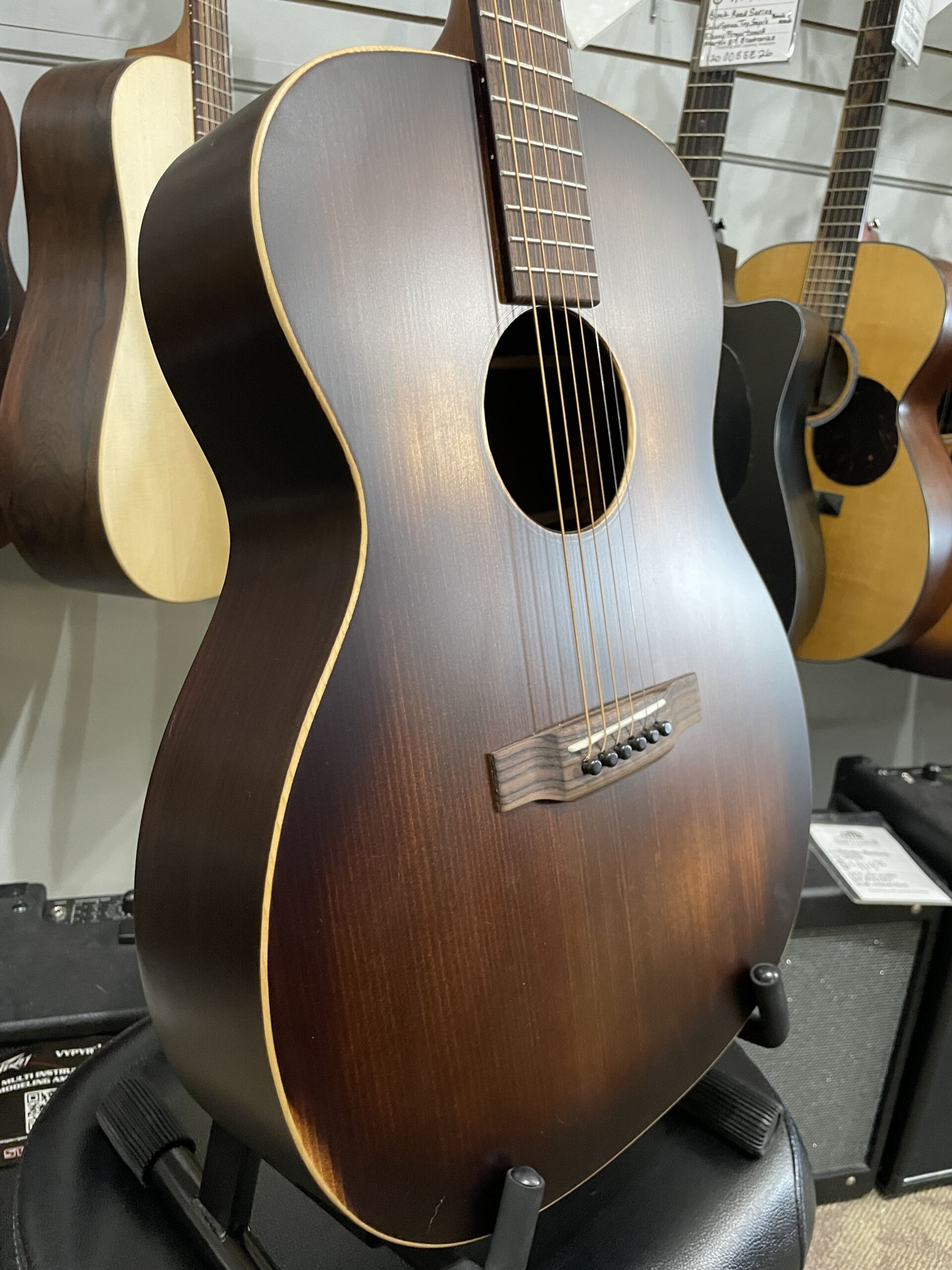 Martin 000-16 Streetmaster 2022-Present - Mahogany Burst - Image 4