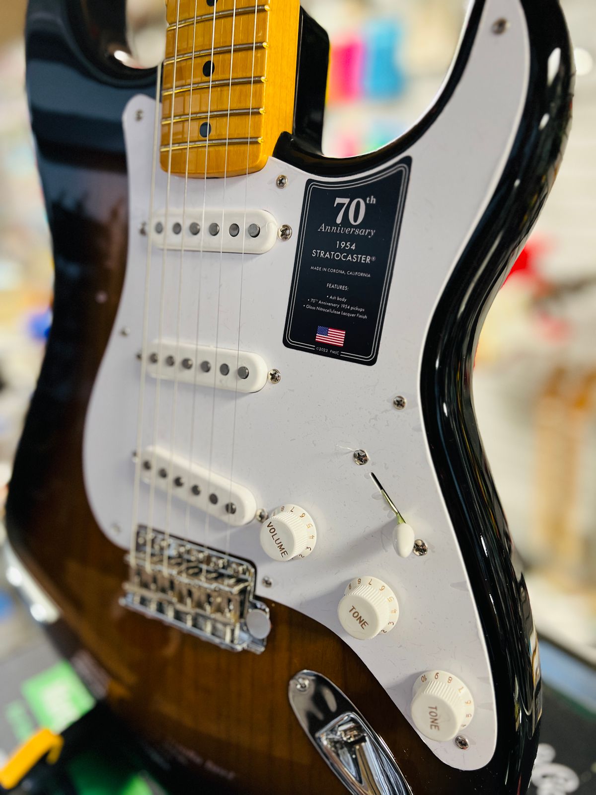 Fender 70th Anniversary American VIntage II '54 Stratocaster 2024-Present - 2-Color Sunburst - Image 5