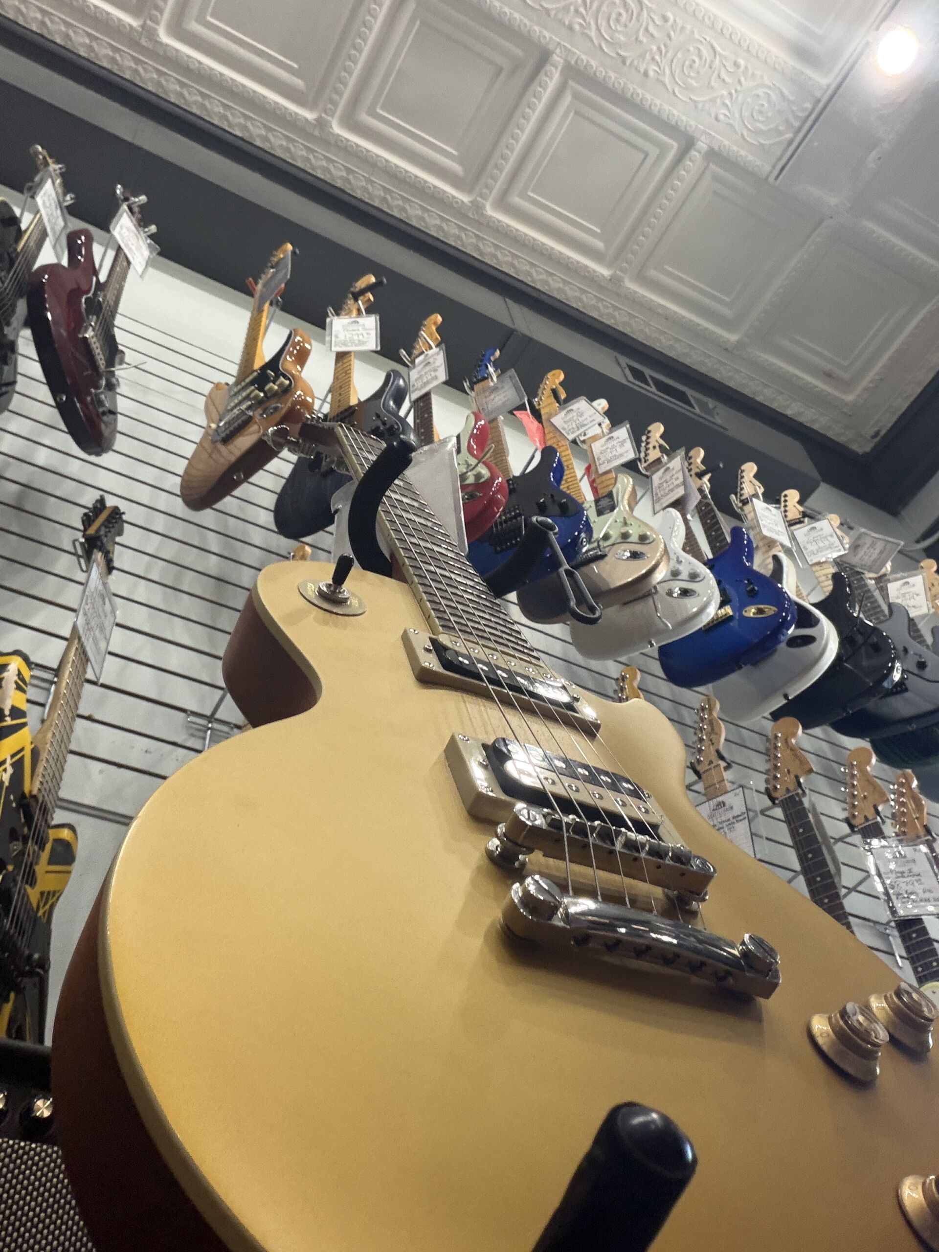 Pre-Owned - Epiphone Les Paul Gold Top - Classic Worn - Image 4