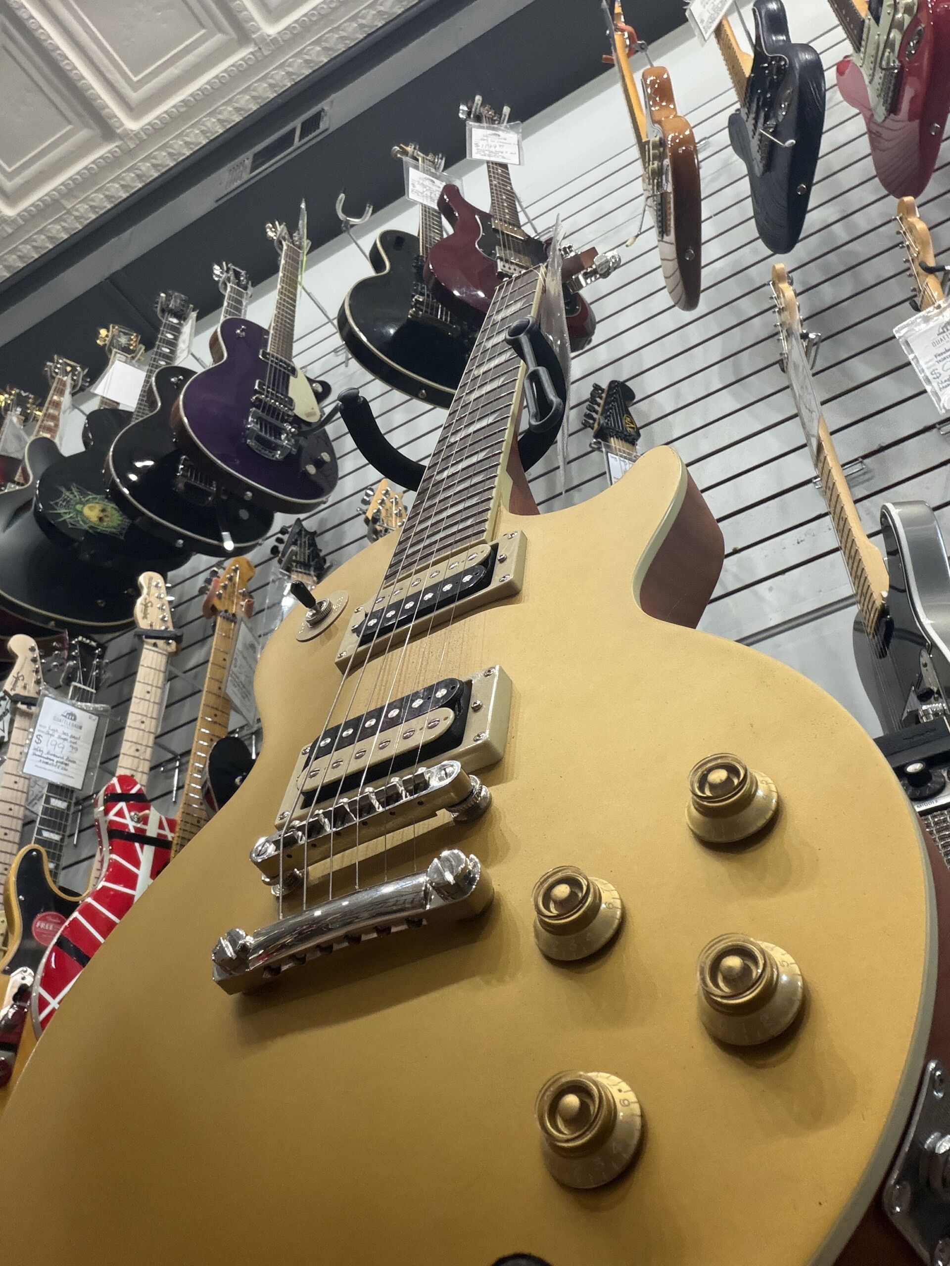 Pre-Owned - Epiphone Les Paul Gold Top - Classic Worn - Image 3