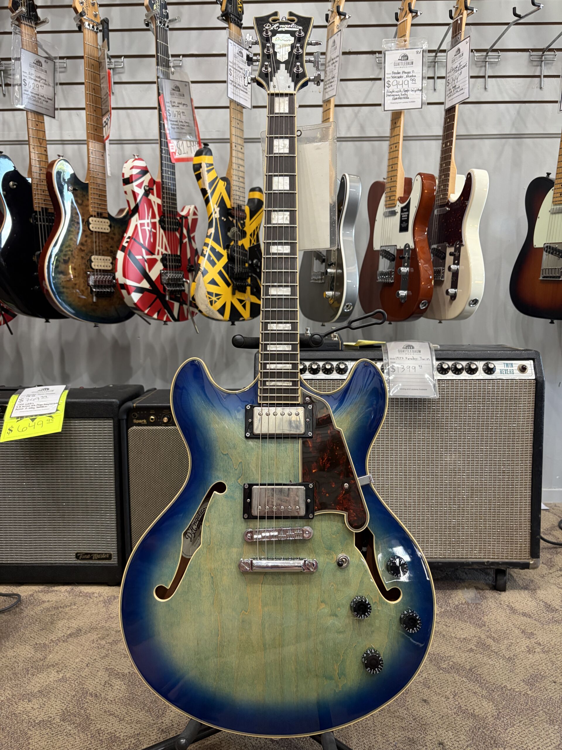 Pre-Owned - D'Angelico Premier DC Boardwalk - 2020 - Blue Burst