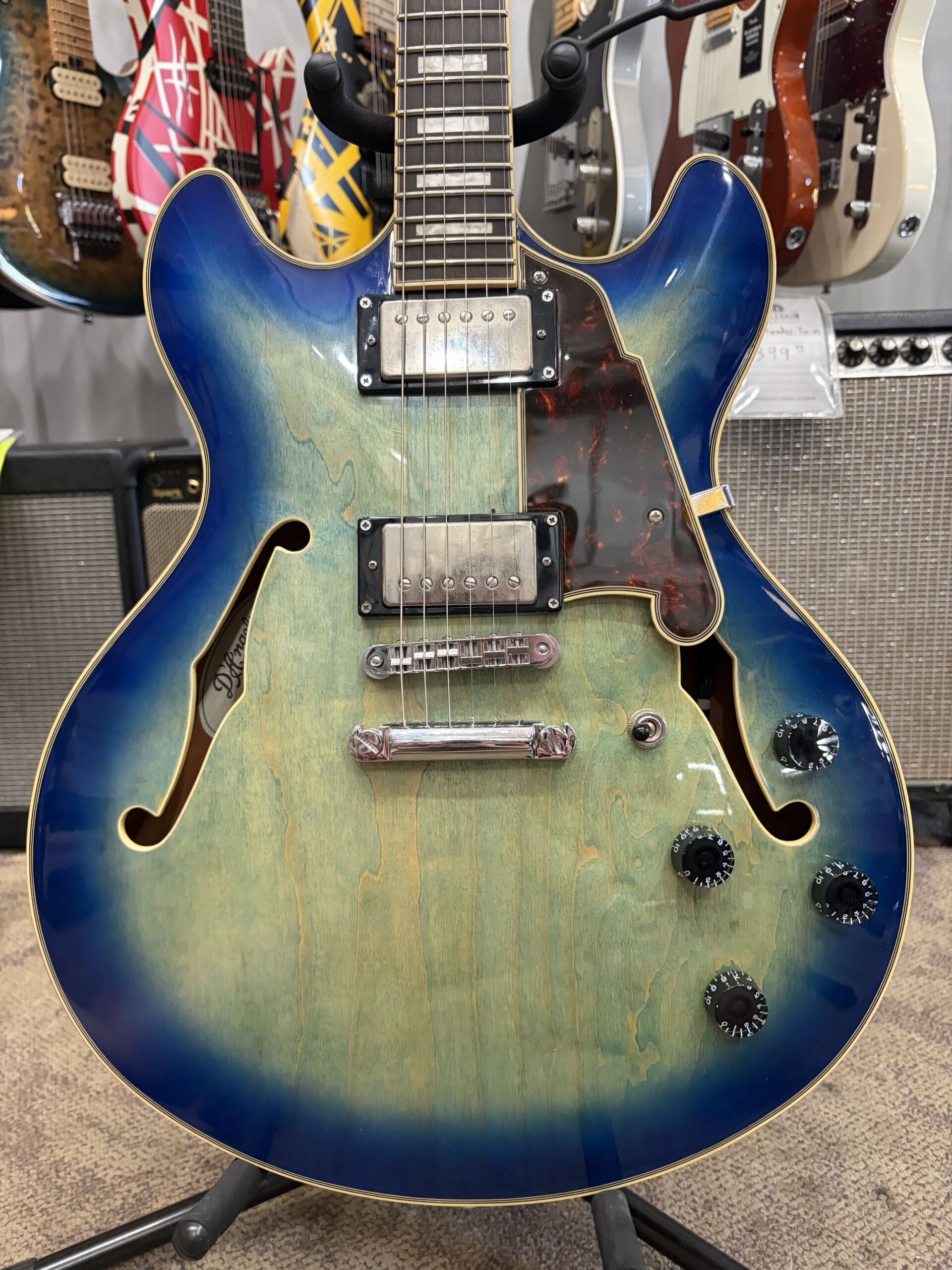 Pre-Owned - D'Angelico Premier DC Boardwalk - 2020 - Blue Burst - Image 2