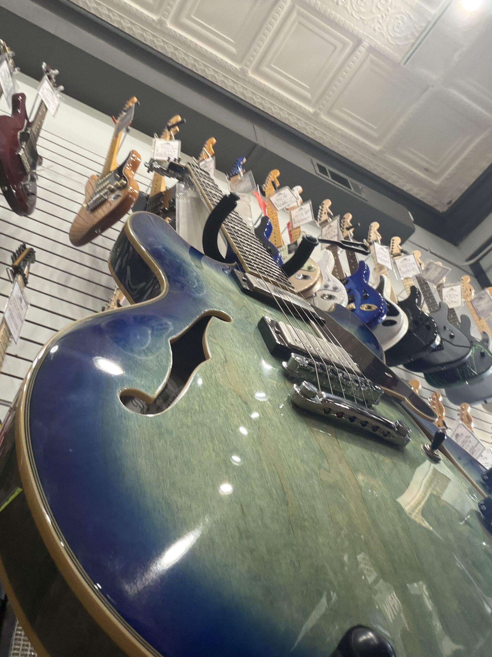 Pre-Owned - D'Angelico Premier DC Boardwalk - 2020 - Blue Burst - Image 3