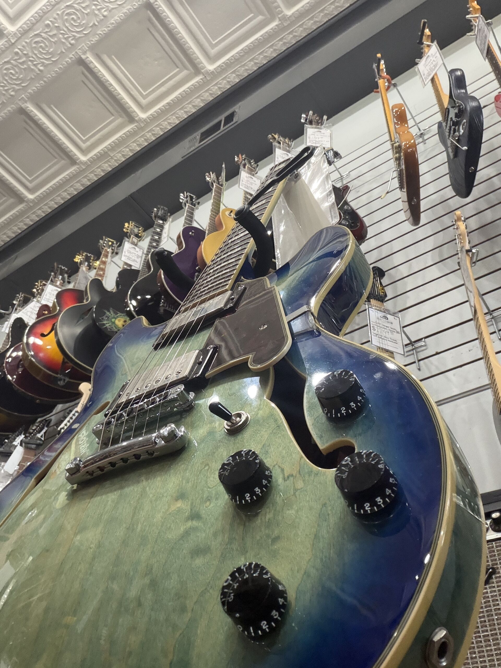 Pre-Owned - D'Angelico Premier DC Boardwalk - 2020 - Blue Burst - Image 4